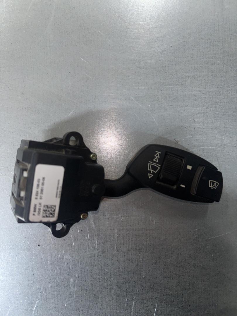 переключатель дворников BMW M6 E63/E64 E63 2006, 5.0 л., S85 B50 A, бензин, робот, indianapolis rot metallic (a31), купе, задний привод, 6924106, 61316924106 - фото №1