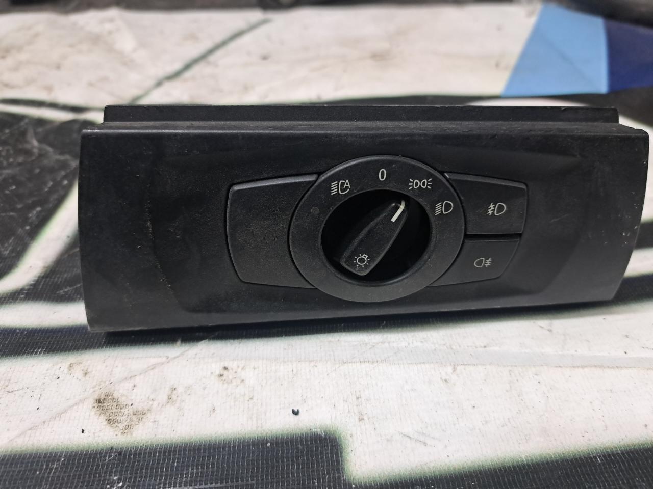 переключатель света BMW 3 серия E90/E91/E92/E93 E90 2007, 3.0 л., N54 B30 A, бензин, АКПП, alpinweiss 3 (300), седан, задний привод, правый руль, 6932796 - фото №1