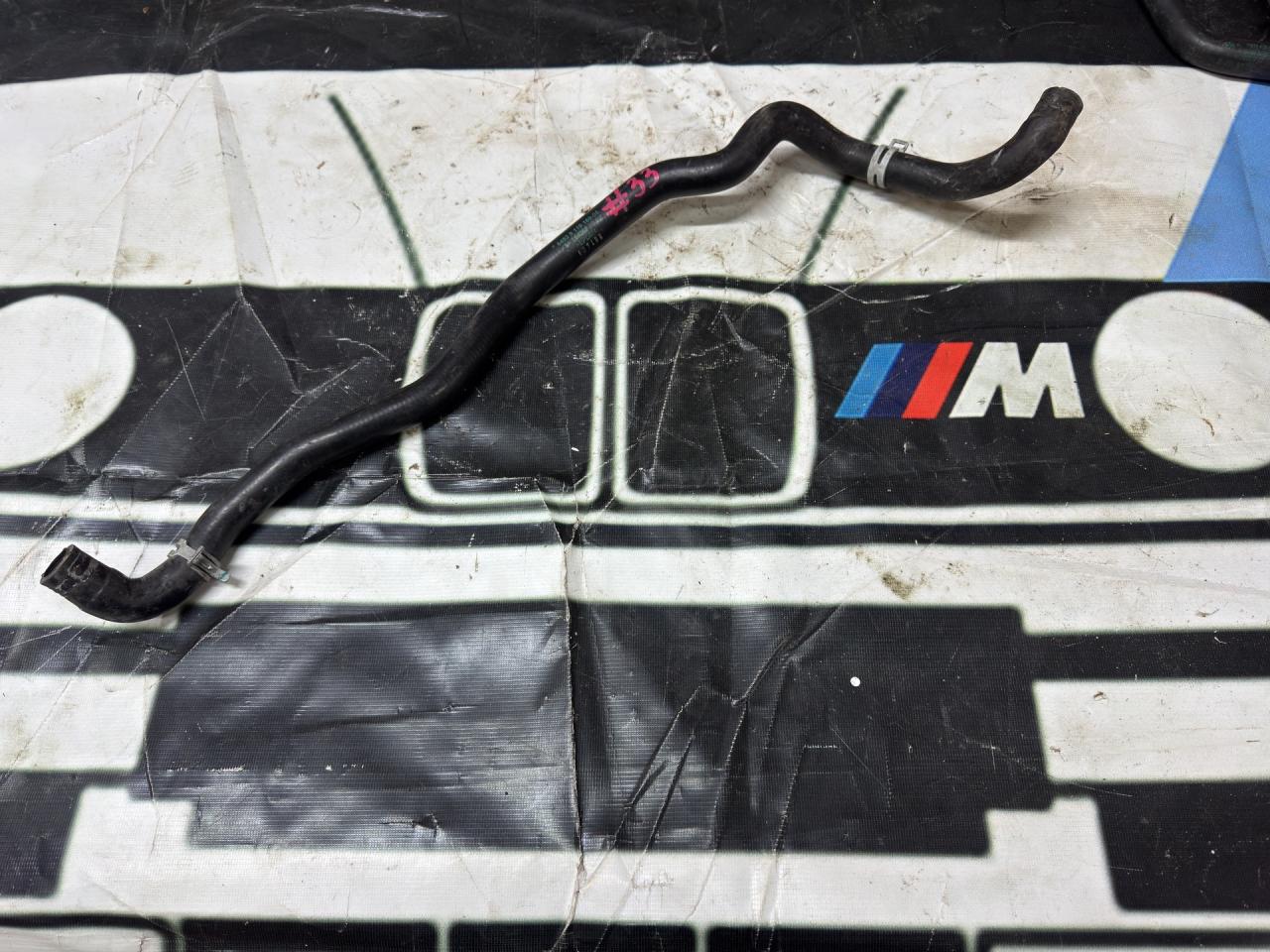 патрубок отопителя (печки) BMW 5 серия F07/F10/F11 F11 2010, 3.0 л., N55 B30 A, бензин, АКПП, белый, универсал, задний привод, правый руль, 64539119169 - фото №1