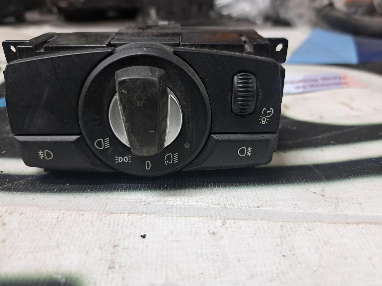 переключатель света BMW M6 E63/E64 2006, 5.0 л., S85 B50 A, бензин, робот, 475 black sapphire metallic, купе, задний привод, 6988554 - фото №1