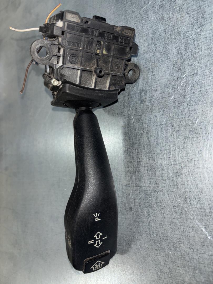 переключатель поворотов BMW X3 E83 2006, 2.5 л., M54 B25 (256S5), бензин, АКПП, alpinweiss 3(300), внедорожник 5 дв., полный привод, правый руль, 8363668, 61318363668 - фото №1