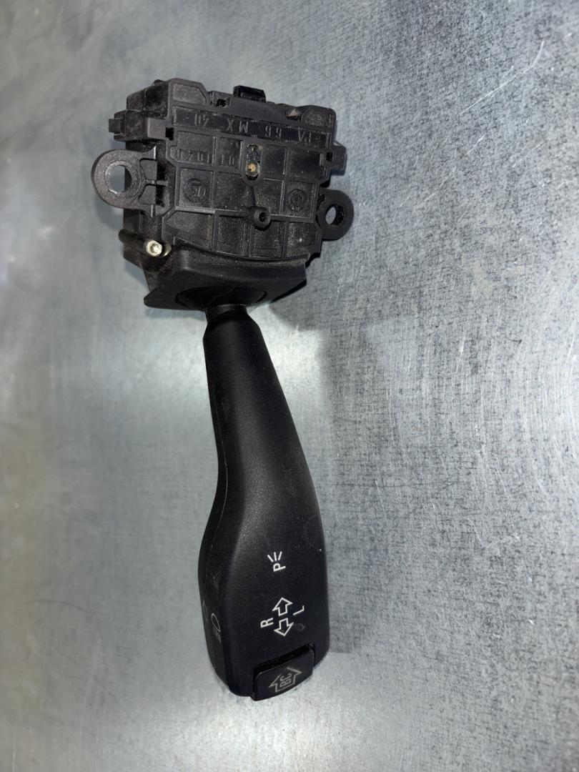 переключатель поворотов BMW Z4 E85 2004, 3.0 л., M54 B30 (306S3), бензин, АКПП, родстер, задний привод, правый руль, 8363668, 61318363668 - фото №1