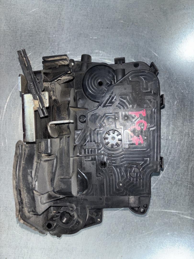 замок двери передней левой BMW X1 E84 2011, 3.0 л., N52 B30 A, бензин, белый 300, внедорожник 5 дв., полный привод, правый руль, 7229465, 51217229465 - фото №1