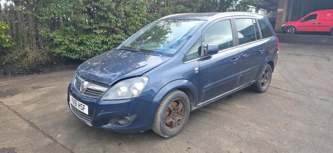 Opel Zafira 2  (B) рест. 2011