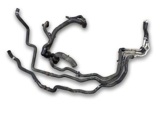 корпус термостата Land Rover Range Rover Sport 1 поколение [рестайлинг] L320 2010, 3.0 л., TD, 306DT, дизель, АКПП, zermatt silver / 798, внедорожник 5 дв., полный привод, правый руль, AH22-8K515-AA, AH22-8575-AE