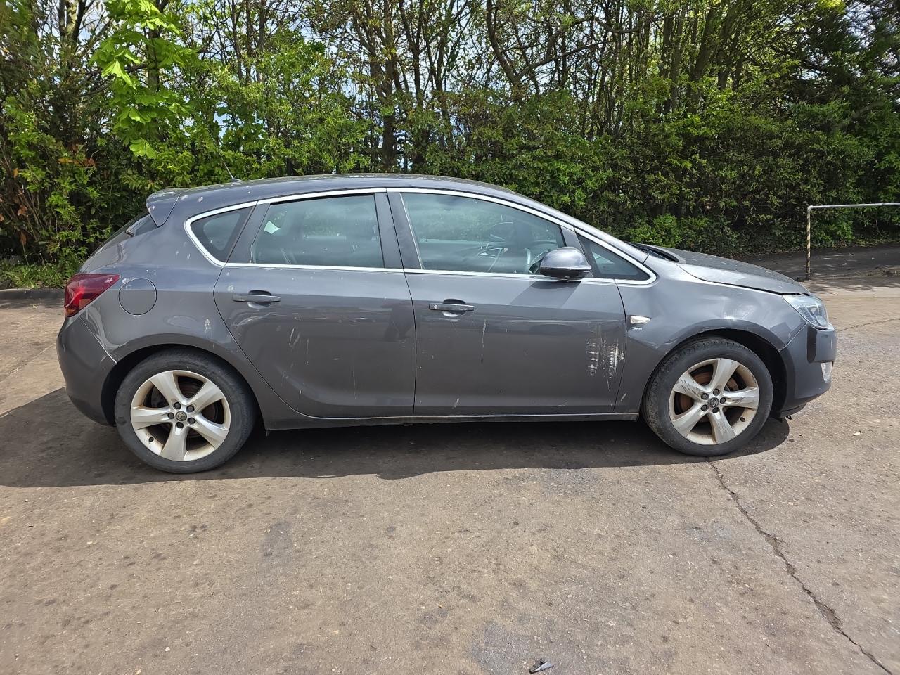 Opel Astra J 2011