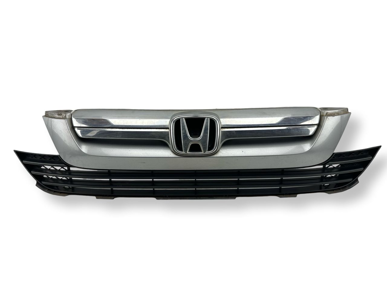 решетка радиатора Honda CR-V 3 поколение 2008, 2.2 л., cTDi, N22A2, дизель, 6МКПП, whistler silver / nh711m, внедорожник 5 дв., полный привод, правый руль - фото №1