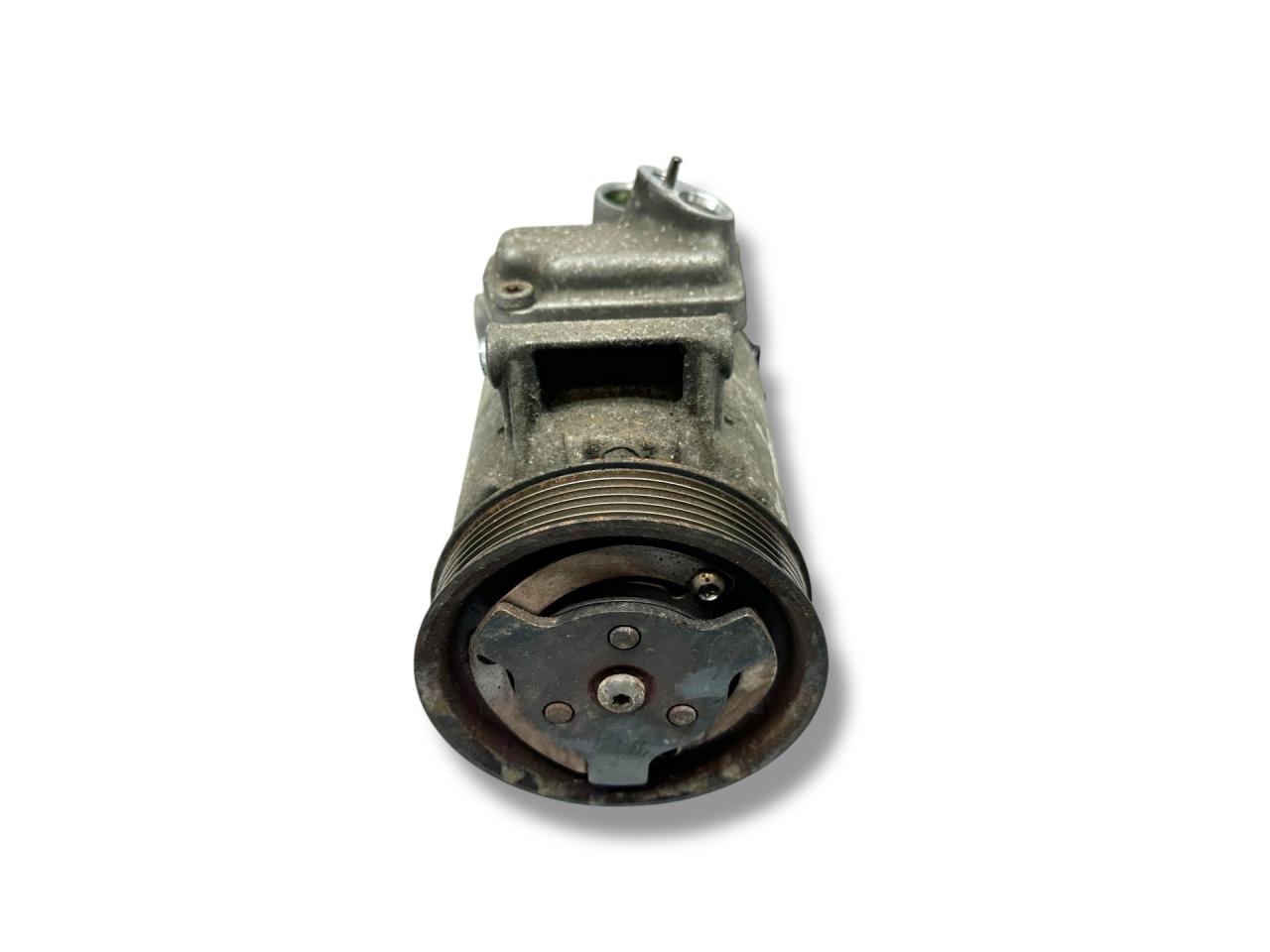 компрессор кондиционера Volkswagen Scirocco 3 поколение 2013, 2.0 л., TDi, CFHC, дизель, 6МКПП, deepblack / lc9x, хетчбэк 3 дв., передний привод, правый руль, 5N0820803E - фото №1