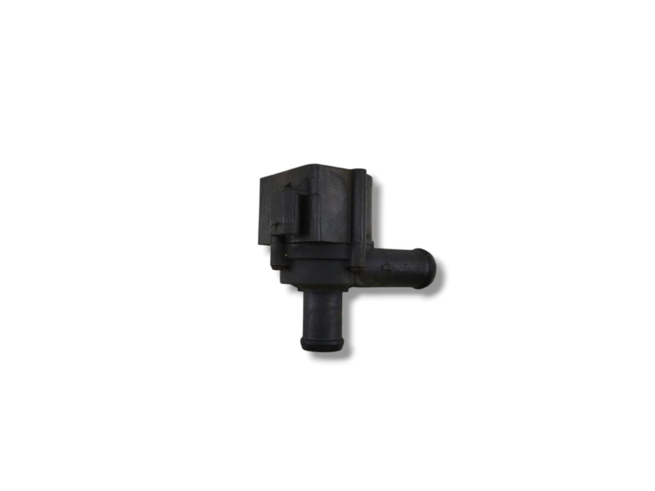 насос антифриза дополнительный Audi Q5 8R 2010, 2.0 л., TDi, CGLB, дизель, 6МКПП, quarzgrau / ly7g, внедорожник 5 дв., полный привод, правый руль, 8K0965561A - фото №1