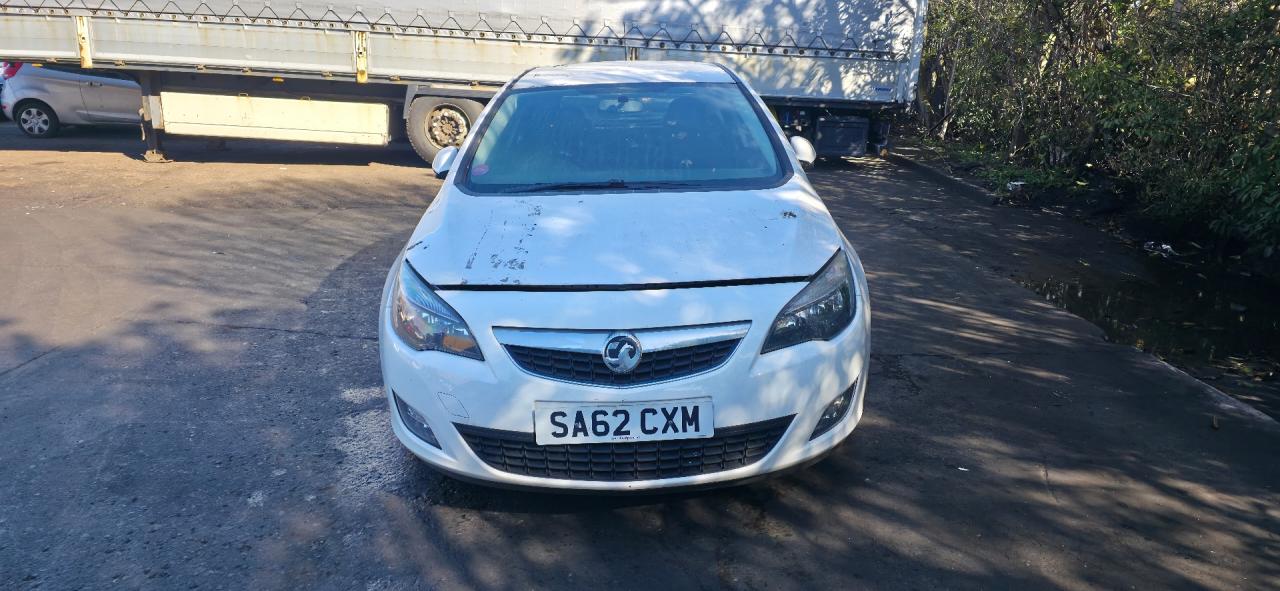 Opel Astra J 2012