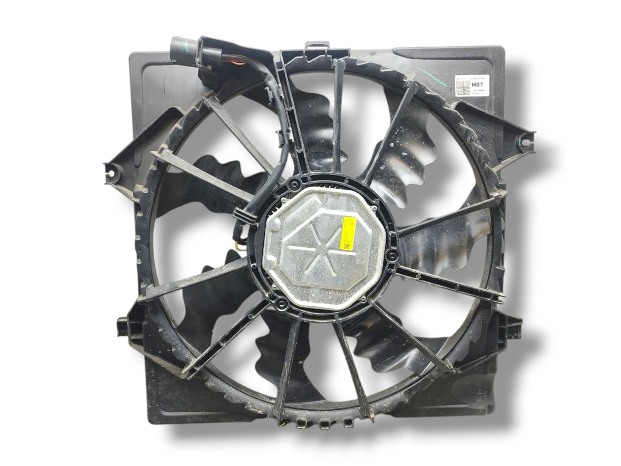 вентилятор радиатора Hyundai Tucson 4 поколение NX4 2022, 1.6 л., GDi, G4FU, гибрид, робот, shimmering silver / r2t, внедорожник 5 дв., передний привод, правый руль, 25304-N7071 - фото №1