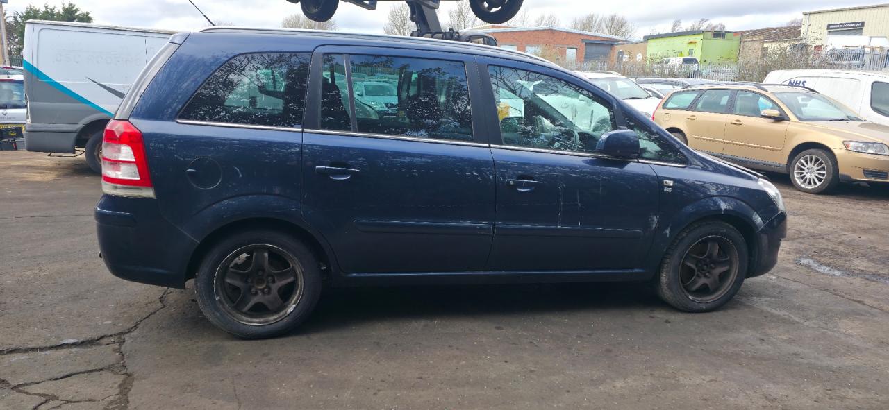 Opel Zafira 2  (B) рест. 2011
