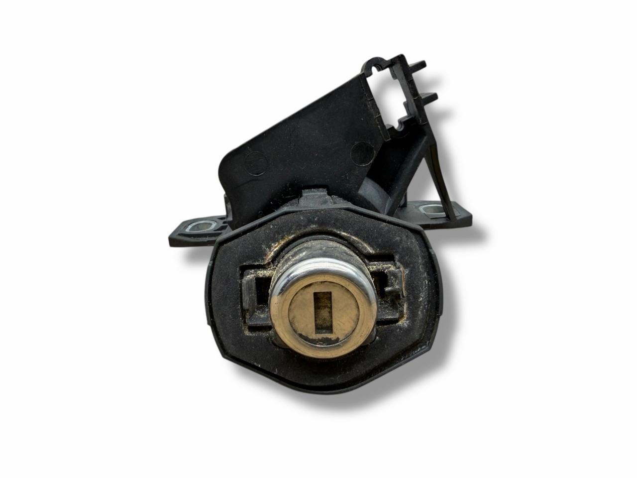 Личинка замка крышки багажника BMW 3 серия E90/E91/E92/E93 E90 2006, 2.0 л., i, N46 B20 A, бензин, 6МКПП, sparkling graphit / a22, седан, задний привод, правый руль, 7167321, 7117926, 51247167321 - фото №1