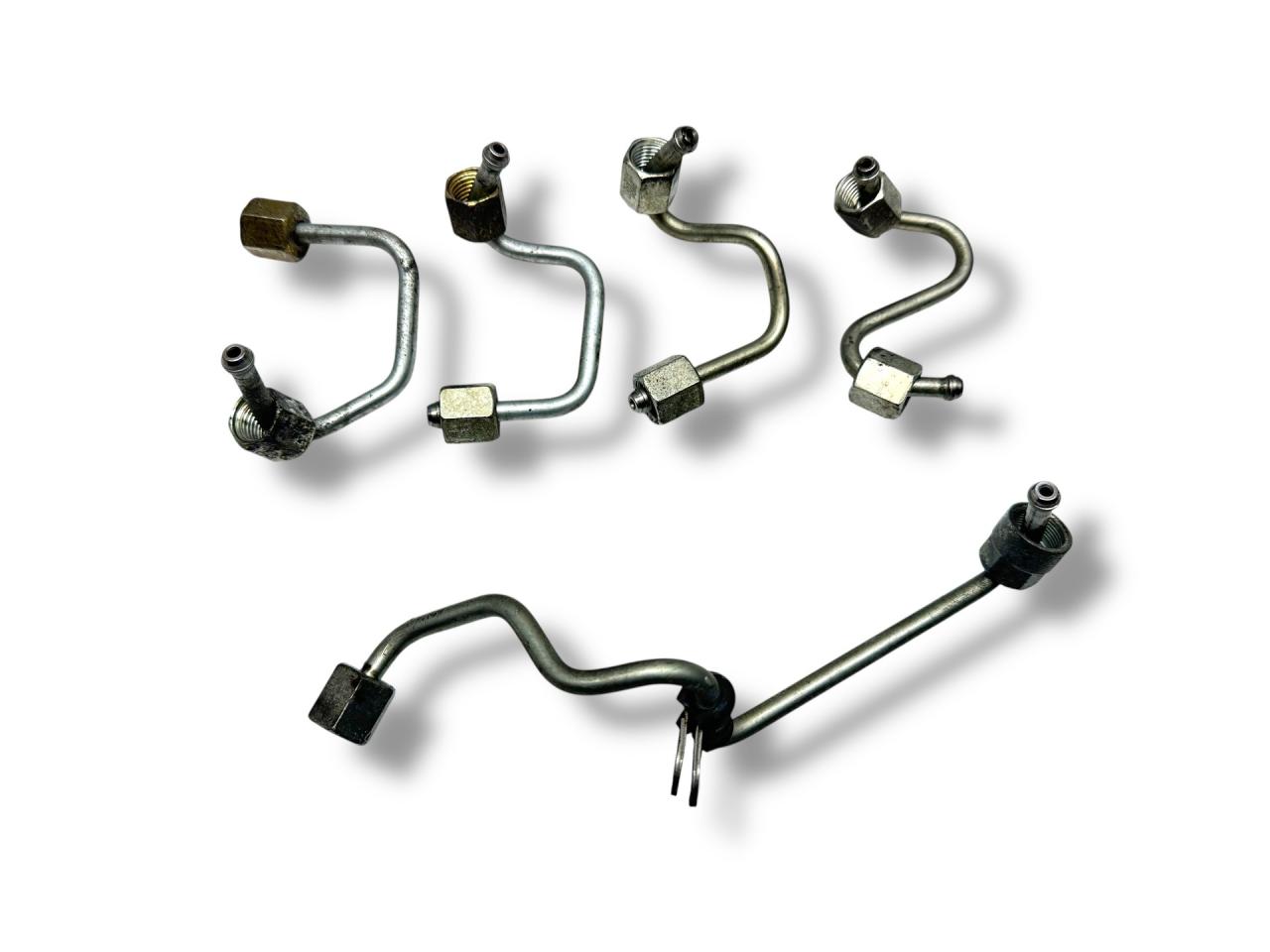 трубка топливная Volkswagen Scirocco 3 поколение 2013, 2.0 л., TDi, CFHC, дизель, 6МКПП, deepblack / lc9x, хетчбэк 3 дв., передний привод, правый руль, 03L130321Q, 03L130301AR, 03L130301AS, 03L130301AT, 03L130301BA - фото №1