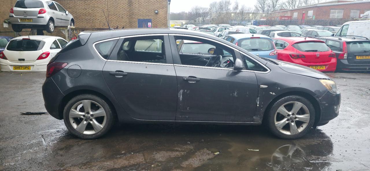 Opel Astra J 2010
