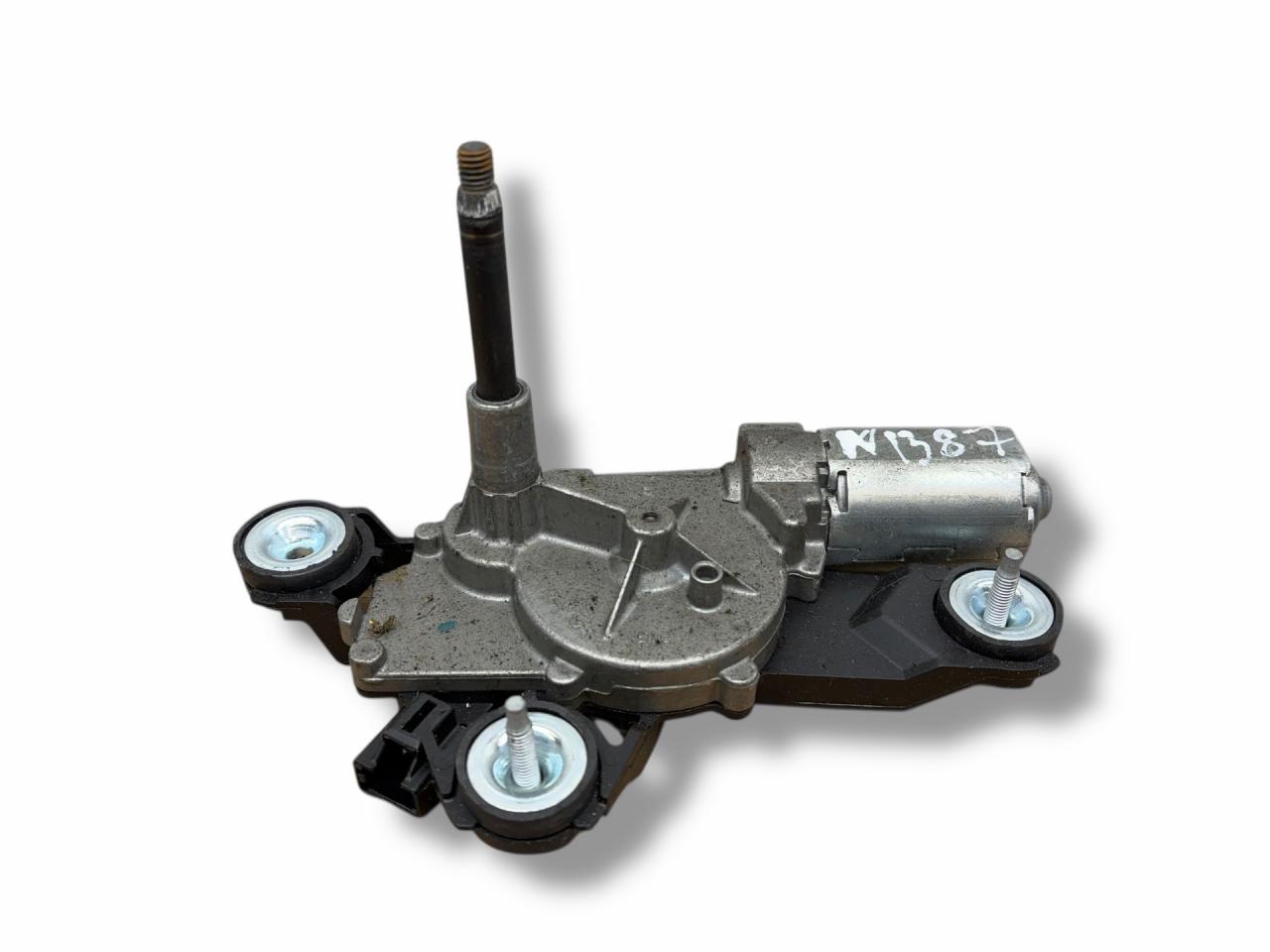 моторчик заднего стеклоочистителя (дворника) Ford Focus 2 поколение 2006, 1.8 л., TDCi, KKDA, дизель, 5МКПП, panther black / f3, хетчбэк 5 дв., передний привод, правый руль, 3M51-R17K441-AE, 0390201823 - фото №1