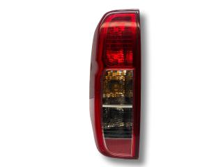 фонарь задний левый Nissan Navara D40 [рестайлинг] 2012, 2.5 л., DCi, YD25DDTi, дизель, 6МКПП, black / gn0, пикап, полный привод, правый руль, 26555-EB38A