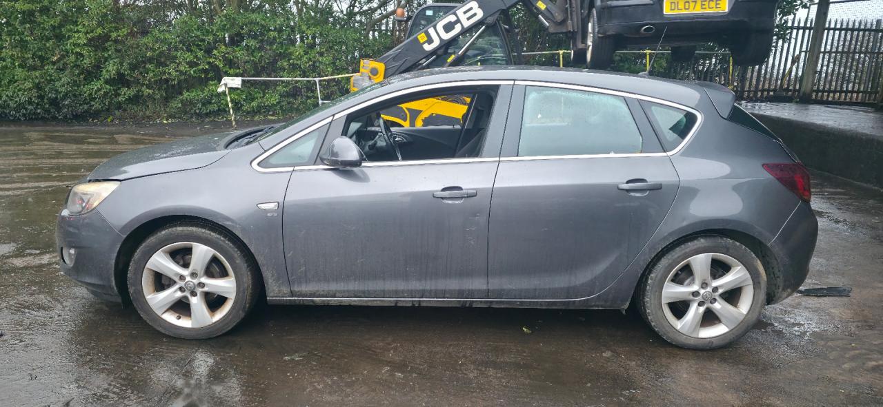 Opel Astra J 2010