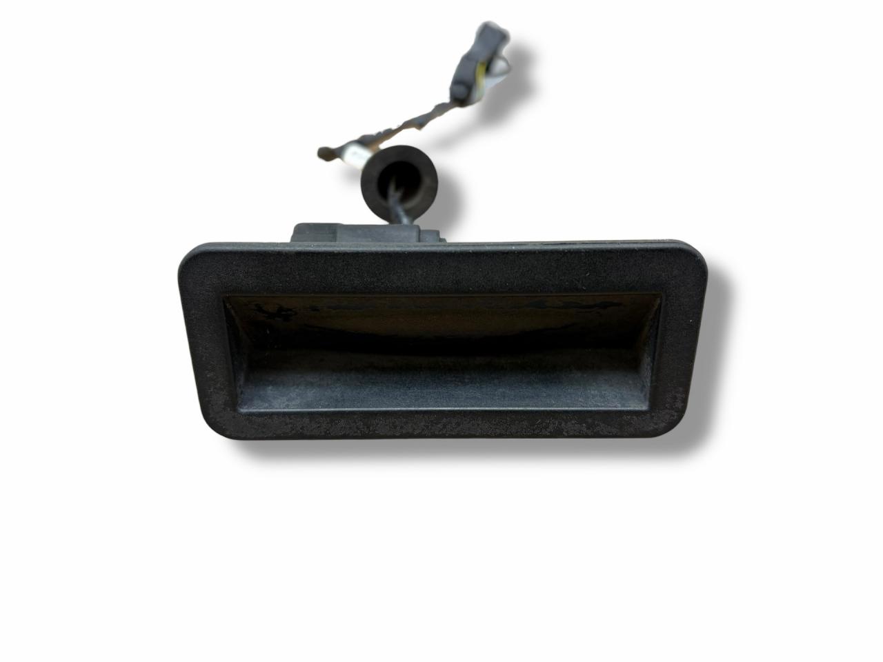 кнопка открытия багажника Ford Focus 2 поколение 2006, 1.8 л., TDCi, KKDA, дизель, 5МКПП, panther black / f3, хетчбэк 5 дв., передний привод, правый руль, 6M51-198514-AC - фото №1