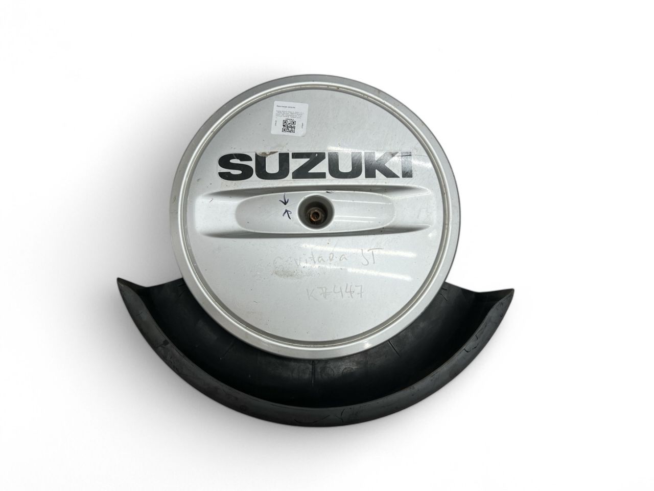 крепление запаски Suzuki Grand Vitara 2 поколение 2008, 1.6 л., i, M16A, бензин, 5МКПП, blueish black / zj3, внедорожник 3 дв., полный привод, правый руль, 72830-65J50, 83961-65J00, 72820-65J50-Z2S - фото №1