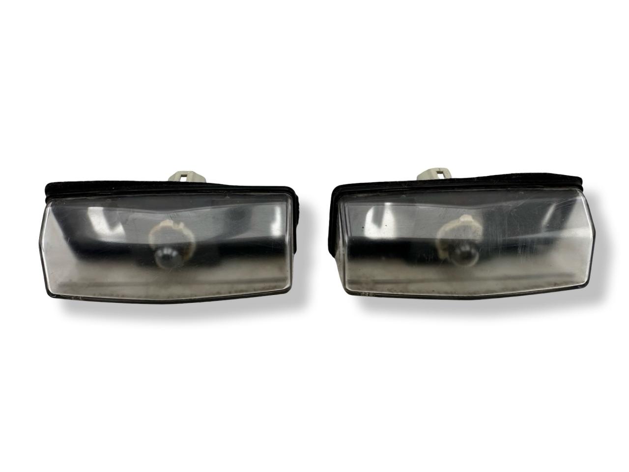 подсветка номера Toyota Prius 2 поколение 2004, 1.5 л., VVT-i, 1NZ-FXE, гибрид, вариатор, blue / 8s2, хетчбэк 5 дв., передний привод, правый руль, 81270-53010 - фото №1