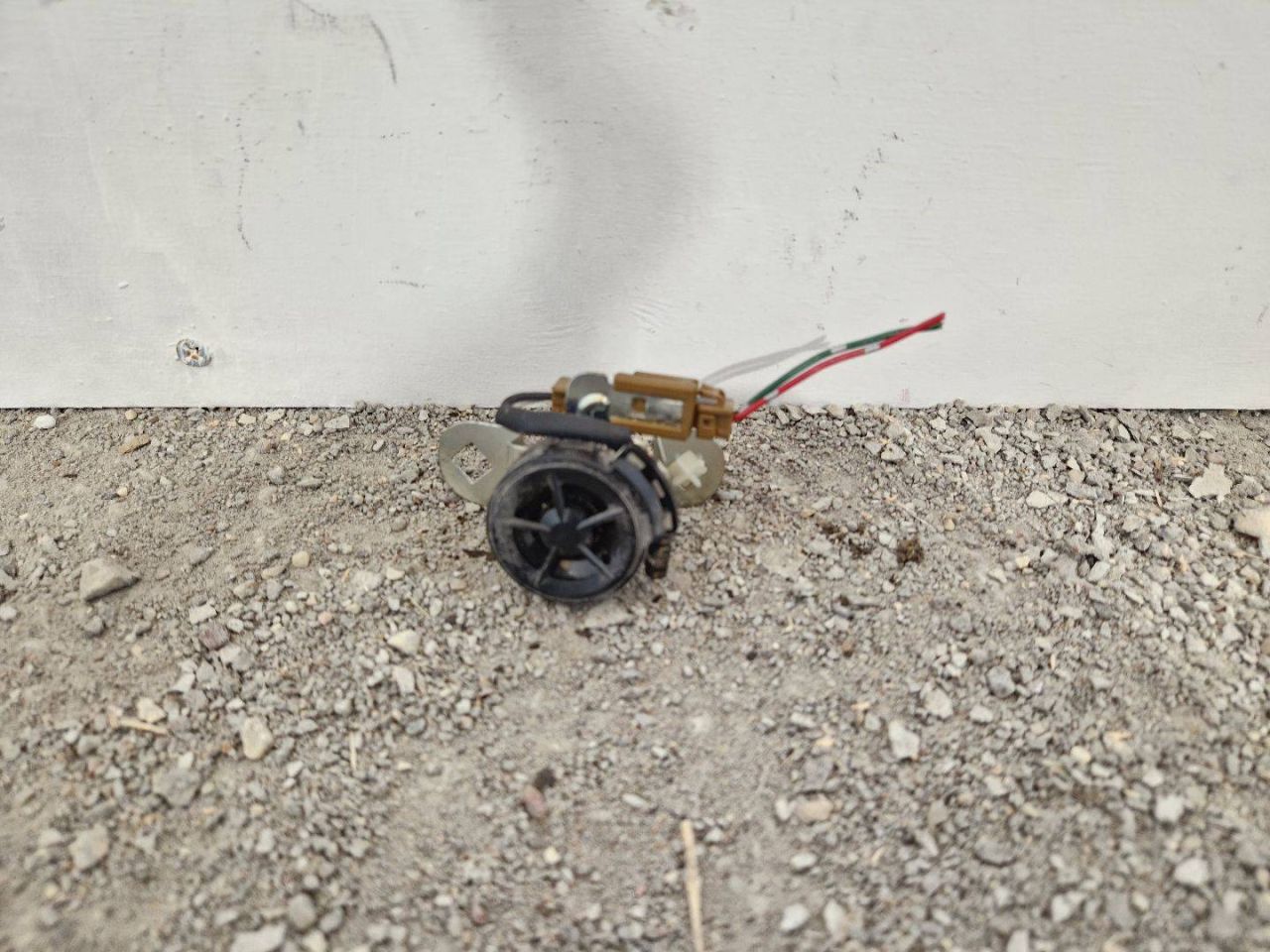 динамик высокочастотный (пищалка) Nissan Juke YF15 2011, 1.5 л., K9K 410, дизель, 6МКПП, nah (красный), хетчбэк 5 дв., 281E11KA0A, EAS13KH26BM, G1401T52 - фото №1