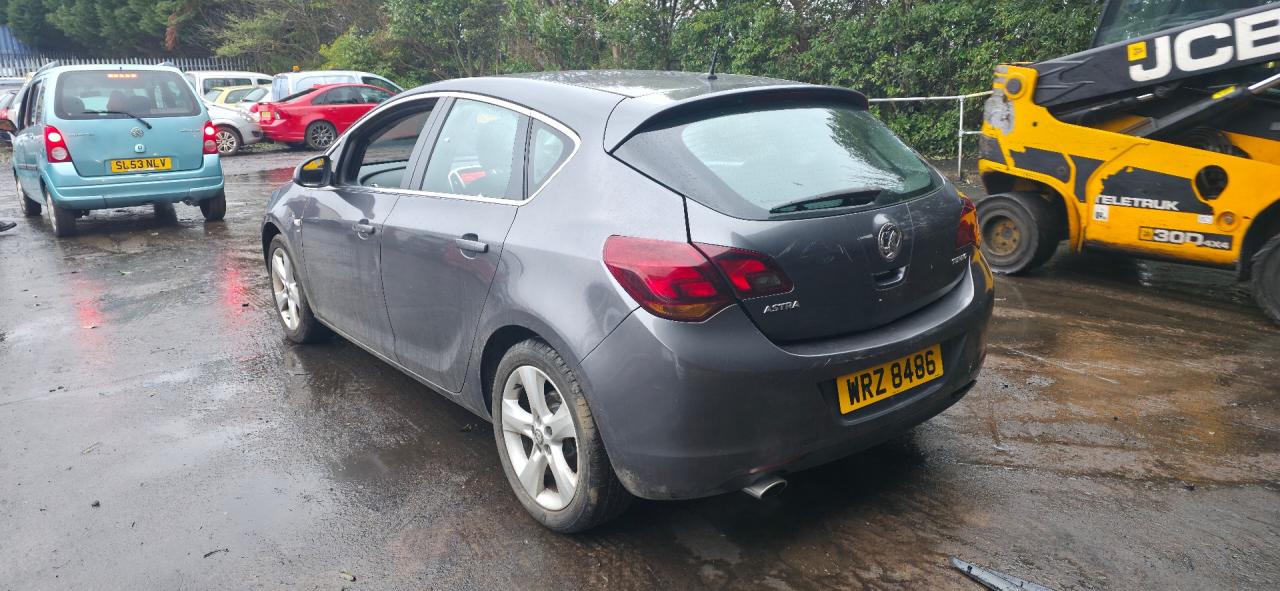 Opel Astra J 2010