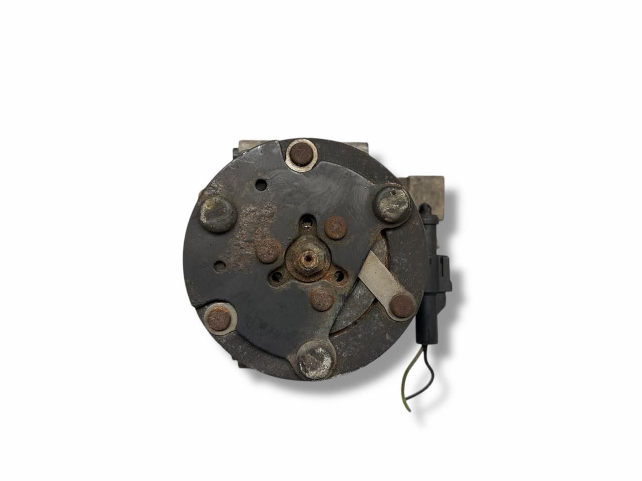 компрессор кондиционера Ford Fusion 1 поколение 2005, 1.4 л., i, FXJB, бензин, 5МКПП, moondust silver / 62, хетчбэк 5 дв., передний привод, правый руль, YS4H-19D629-AC - фото №1