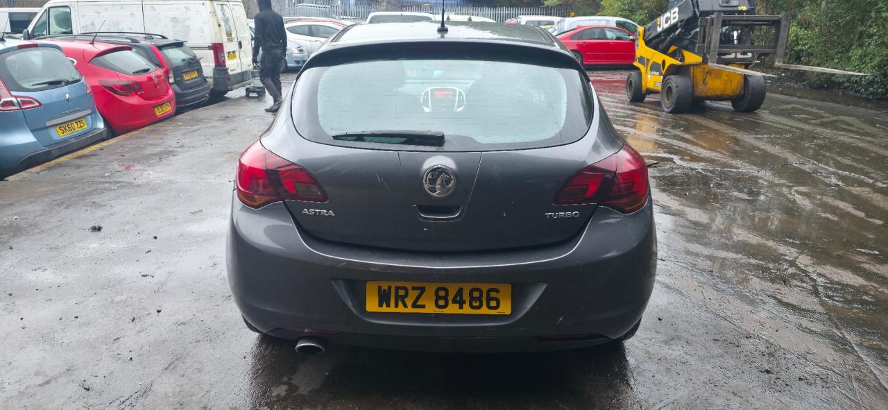 Opel Astra J 2010