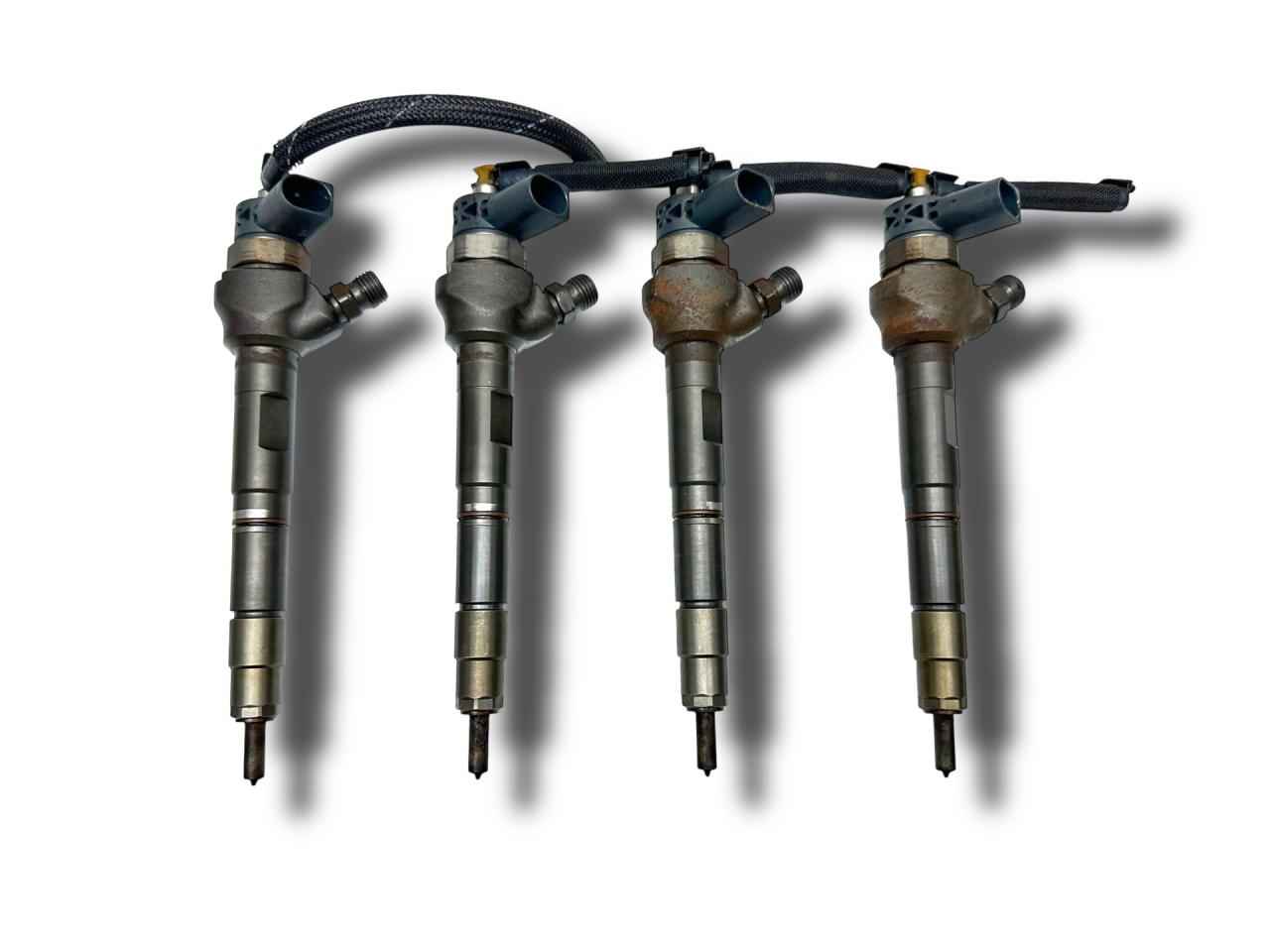 форсунка Volkswagen Scirocco 3 поколение 2013, 2.0 л., TDi, CFHC, дизель, 6МКПП, deepblack / lc9x, хетчбэк 3 дв., передний привод, правый руль, 03L130277J, 0445110369 - фото №1