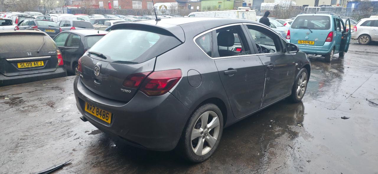 Opel Astra J 2010