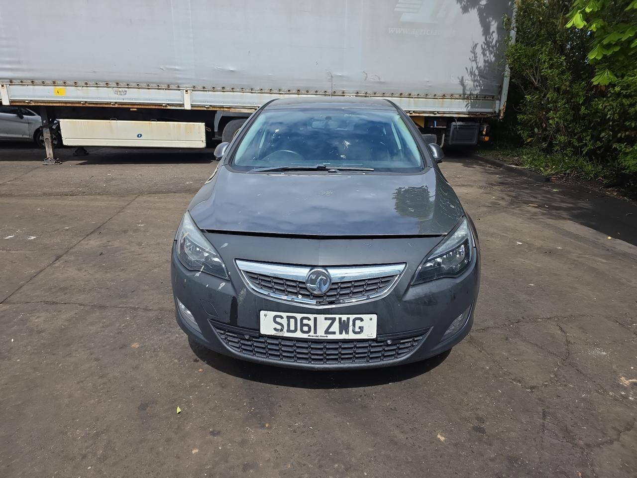 Opel Astra J 2011