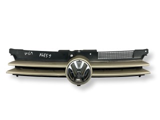 решетка радиатора Volkswagen Golf 4 поколение 2000, 1.4 л., i, AXP, бензин, 5МКПП, stormbeige, универсал, передний привод, правый руль, 1J0853601