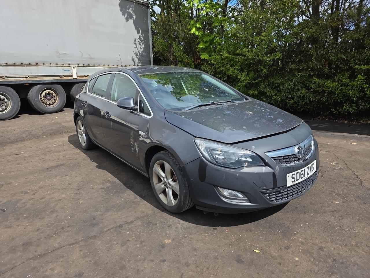 Opel Astra J 2011