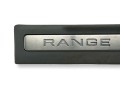 накладка на порог внутренняя Land Rover Range Rover Evoque L538 [рестайлинг] L538 2015, 2.2 л., TD, 224DT, дизель, АКПП, barolo black, внедорожник 5 дв., полный привод, правый руль, BJ32-13200-ADW - фото №2
