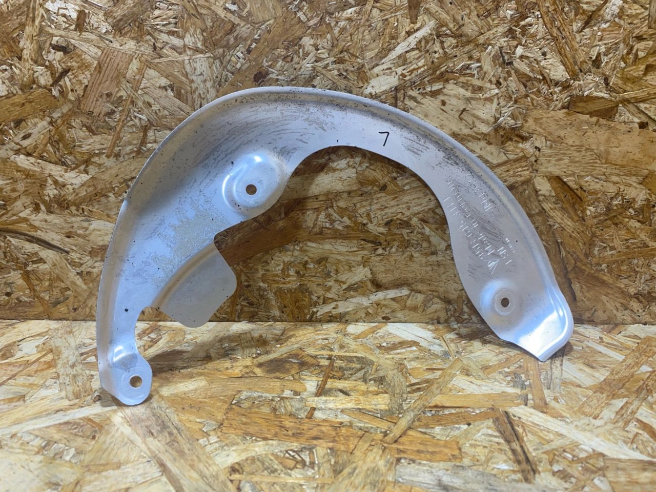 защитный кожух тормозного механизма Porsche Macan 1 поколение 2016, 3.0 л., дизель, 95B615311E - фото №1