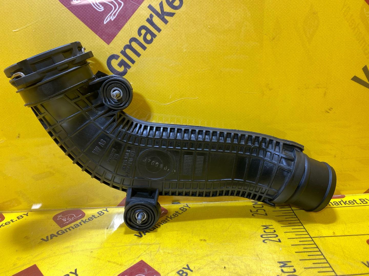 патрубок интеркулера Audi Q3 8U 2012, 2.0 л., бензин, 1K0145840R - фото №2