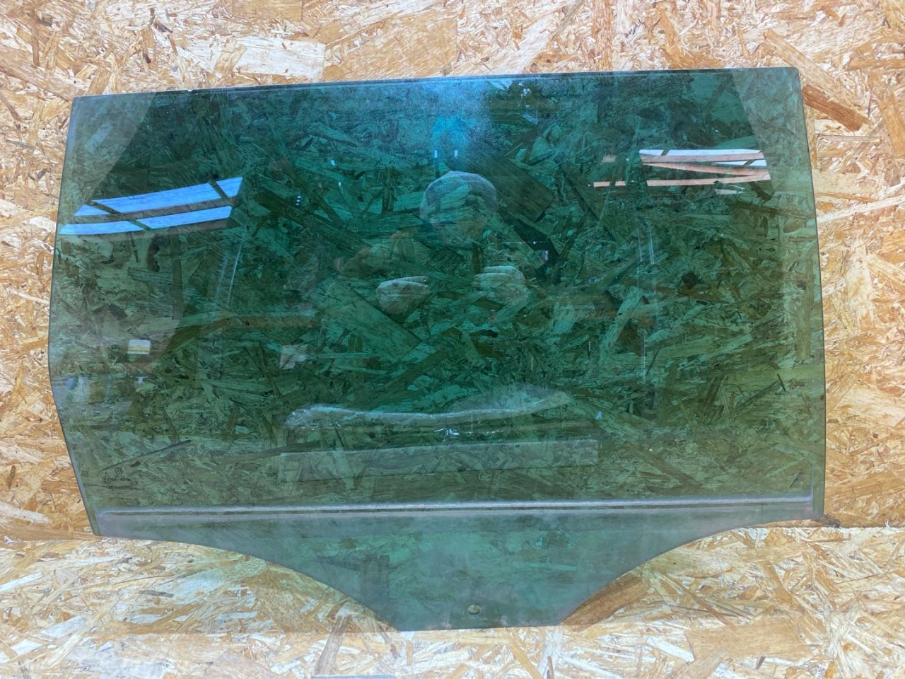 стекло двери задней правой Volkswagen Passat B7 2014, 2.0 л., дизель, 3AF845026A - фото №1