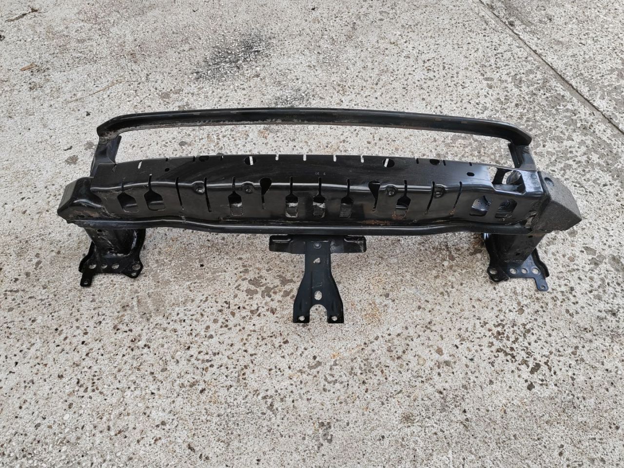 усилитель бампера переднего Volkswagen Passat B7 2014, 2.0 л., дизель, 3AA807109F - фото №1