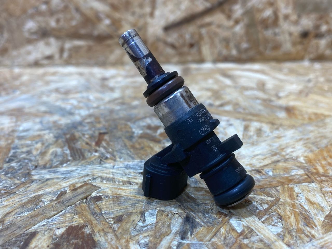 форсунка Volkswagen Golf Alltrack 7 поколение 2017, 1.8 л., бензин, 06L906031A - фото №1