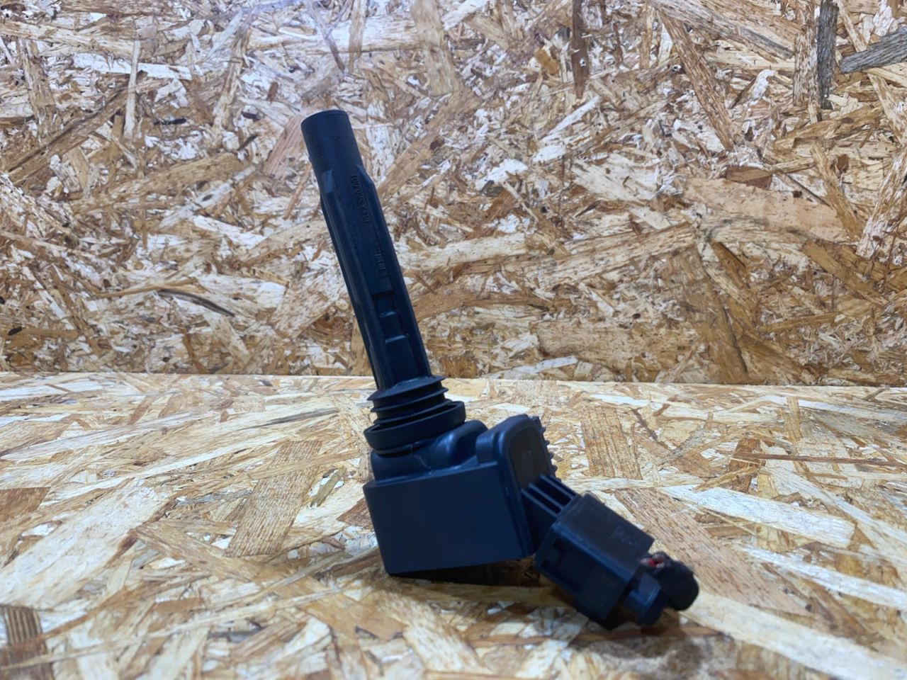 катушка зажигания Audi A3 8V 2015, 1.4 л., бензин, 04C905110J - фото №1