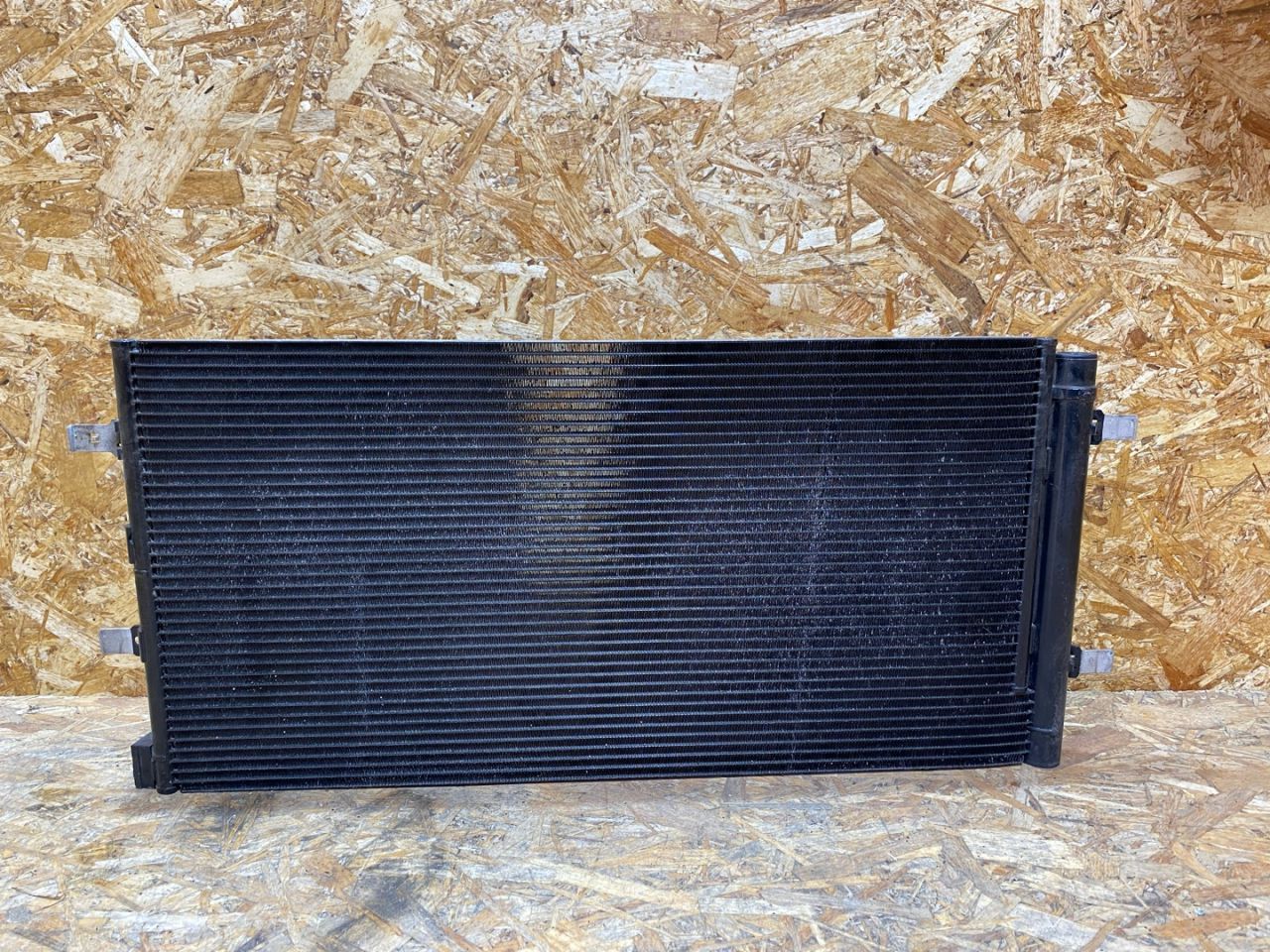 радиатор кондиционера Porsche Macan 1 поколение 2016, 3.0 л., дизель, 4G0260401P, 9A726040301 - фото №1