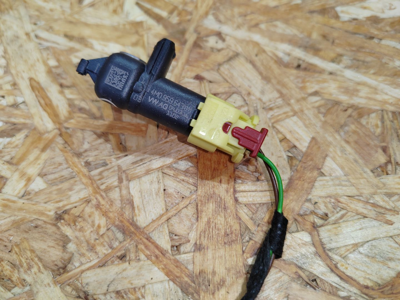 датчик удара Audi A4 B9 2016, 2.0 л., бензин, 4M0959643 - фото №1
