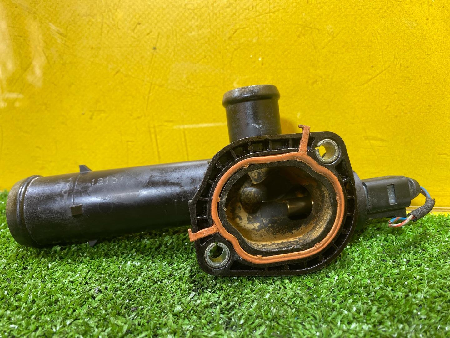 фланец (тройник) системы охлаждения Volkswagen Amarok 1 поколение 2H 2012, 2.0 л., дизель, 03L121131M - фото №6