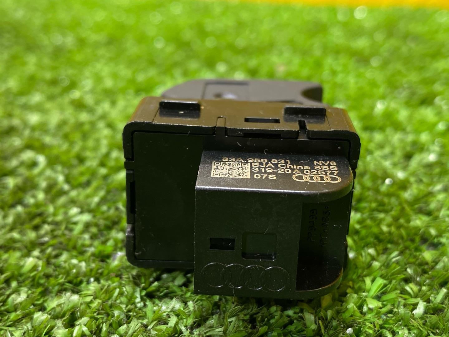 кнопка открытия багажника Audi Q3 Sportback F3 2021, 2.0 л., бензин, 83A959831 - фото №5