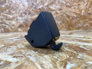 Крепление (крючок) солнцезащитного козырька Audi Q7 4M [рестайлинг] 2022, 3.0 л., бензин, 4M0859561C