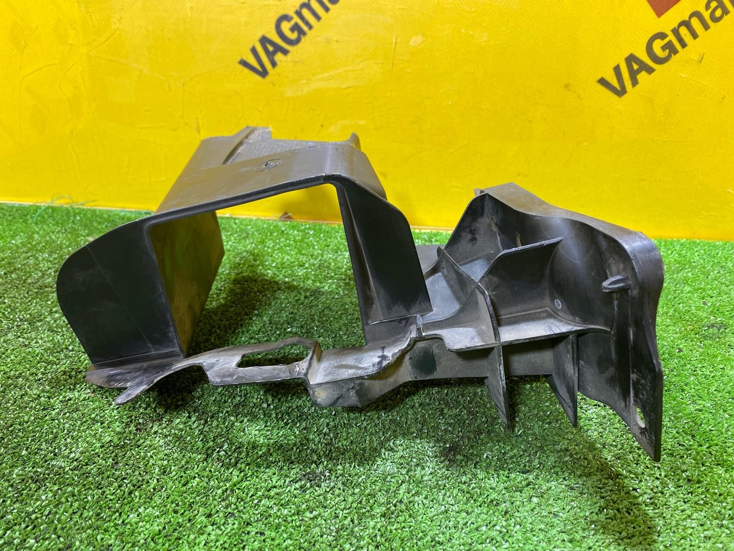 воздуховод (дефлектор) радиатора Volkswagen Amarok 1 поколение 2H 2012, 2.0 л., дизель, 2H0121330 - фото №4