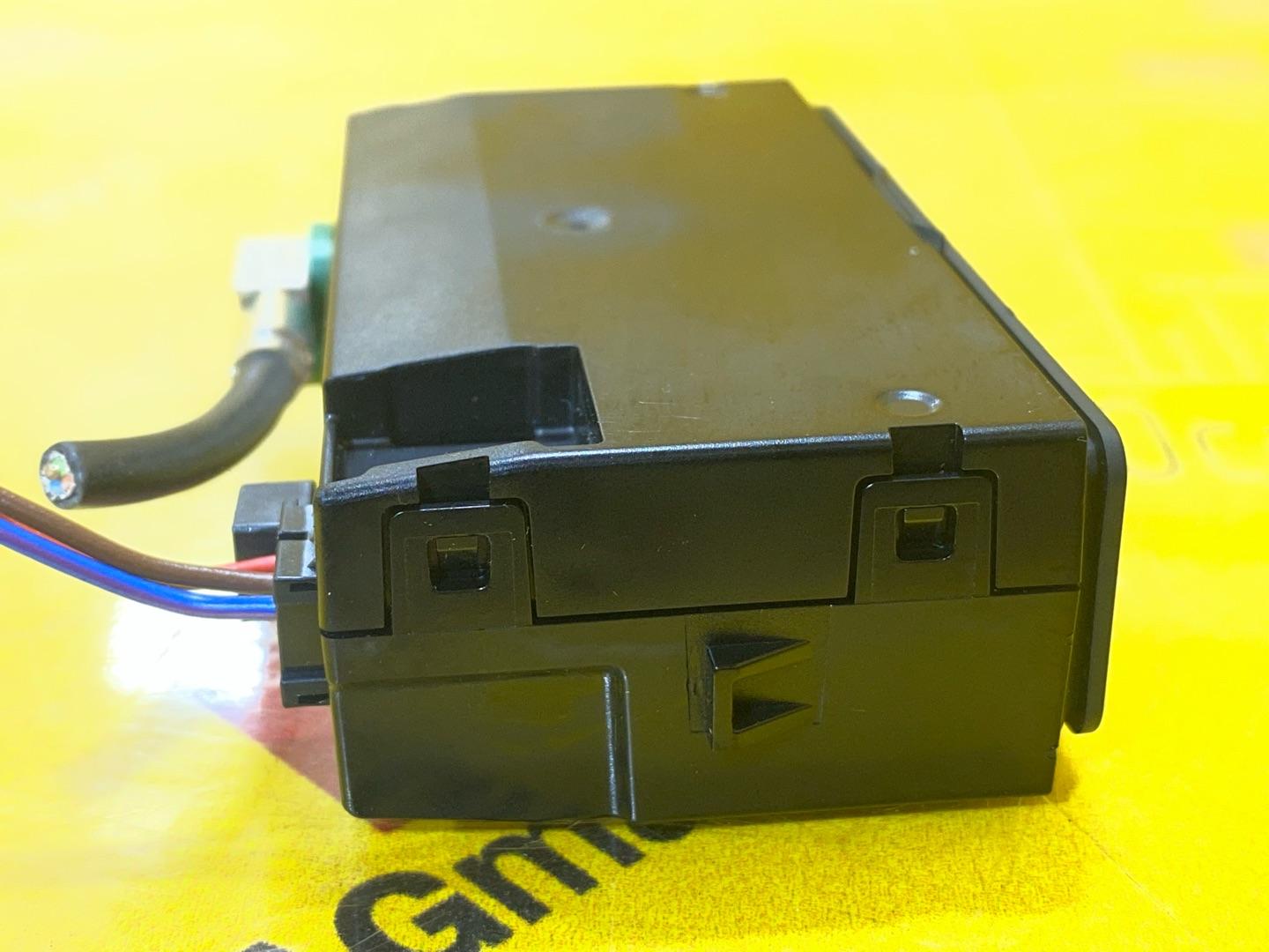 разъем AUX / USB Audi Q3 F3 2021, 2.0 л., бензин, 83A035736 - фото №6