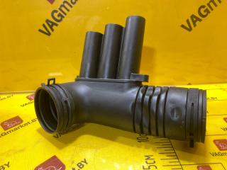 патрубок воздушного фильтра Volkswagen Caddy 4 поколение 2016, 1.4 л., бензин, 04E129651D