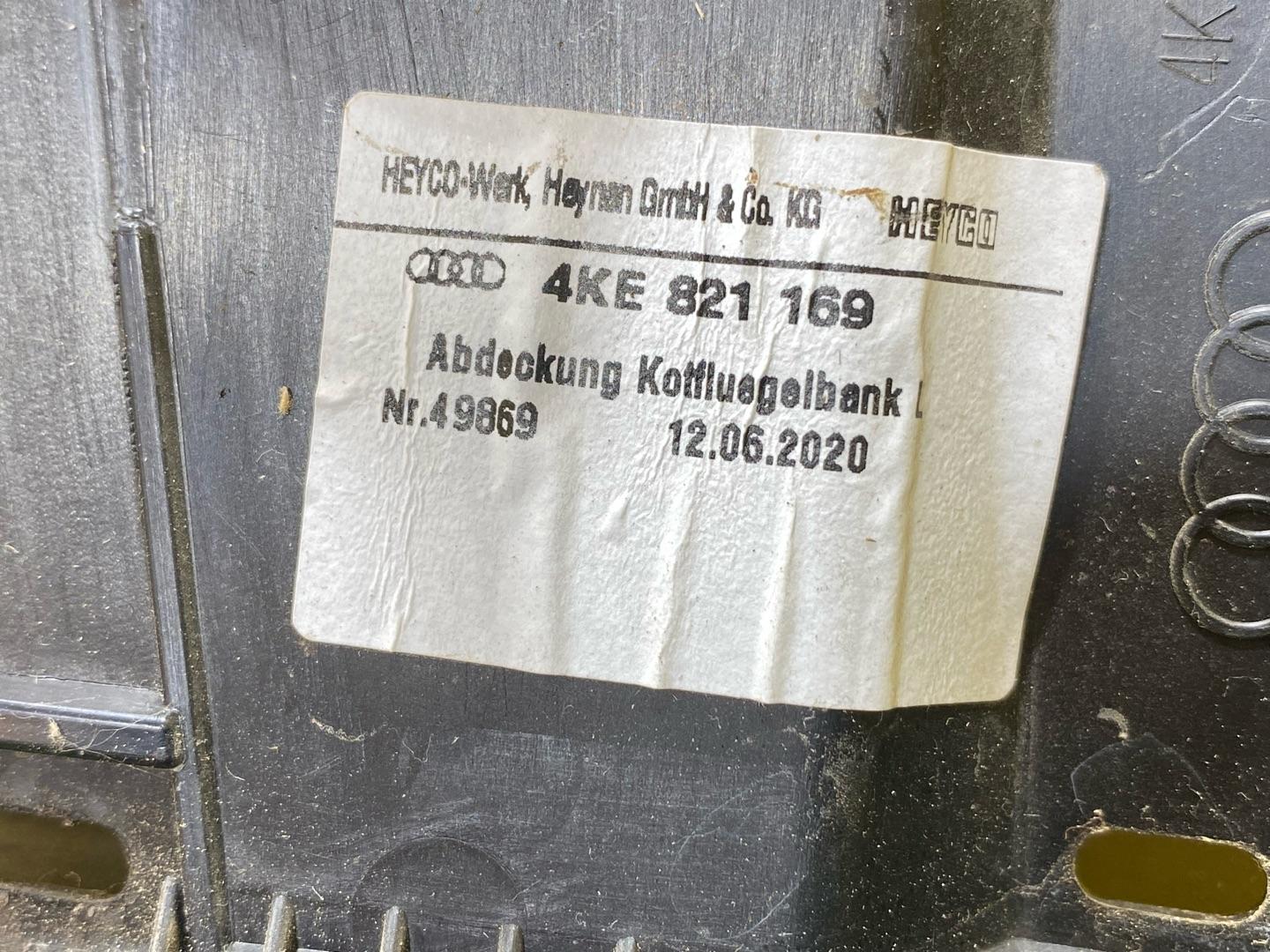 планка под капот Audi e-tron Sportback 1 поколение 2020, электро, 4KE821941A - фото №7